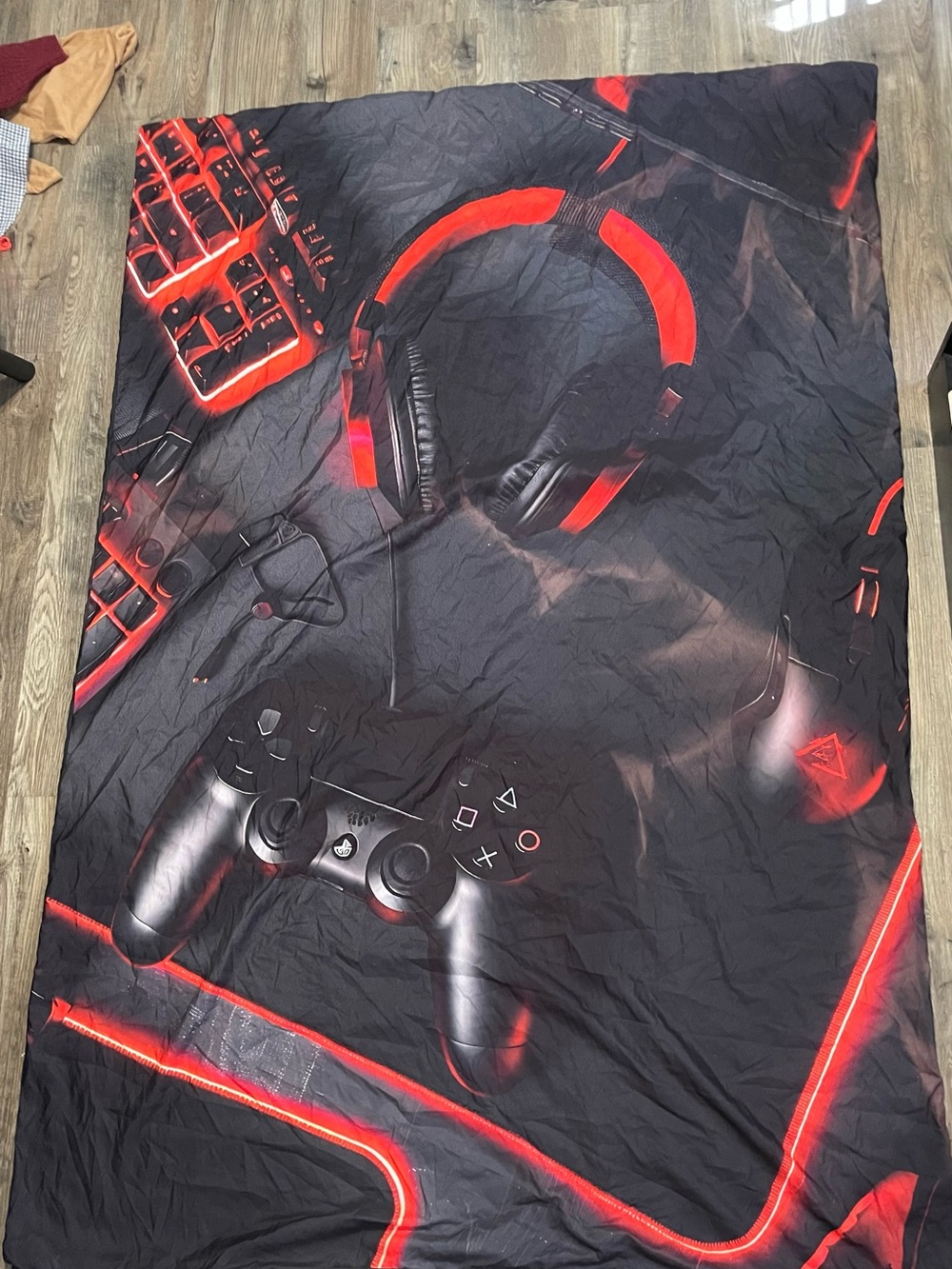 PlayStation Gaming Bedding Throw with Black and Red Console Design